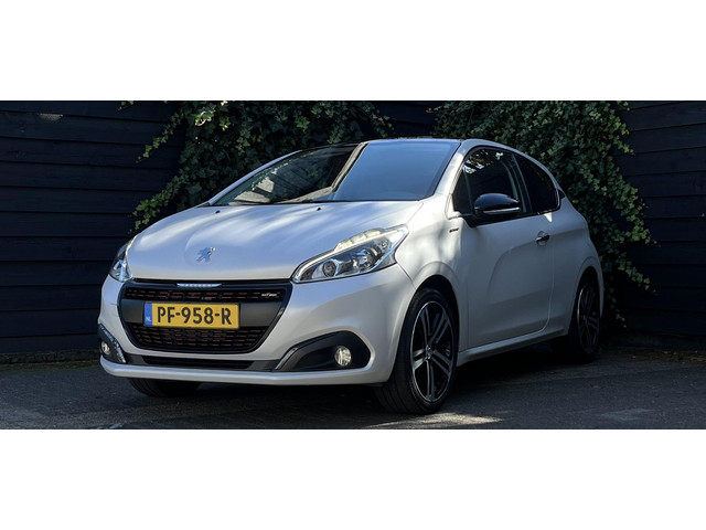 Foto 9 van Peugeot 208 1.2 PureTech GT-line 2017 JBL-SPEAKERS/PANODAK/PARELMOER