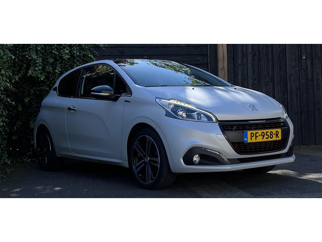 Foto 7 van Peugeot 208 1.2 PureTech GT-line 2017 JBL-SPEAKERS/PANODAK/PARELMOER