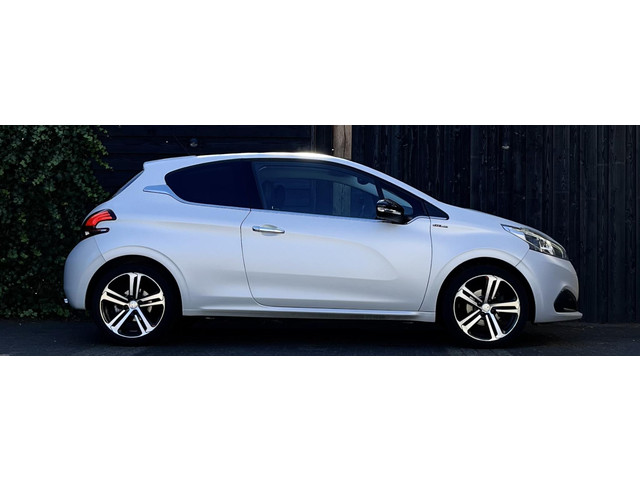 Foto 5 van Peugeot 208 1.2 PureTech GT-line 2017 JBL-SPEAKERS/PANODAK/PARELMOER