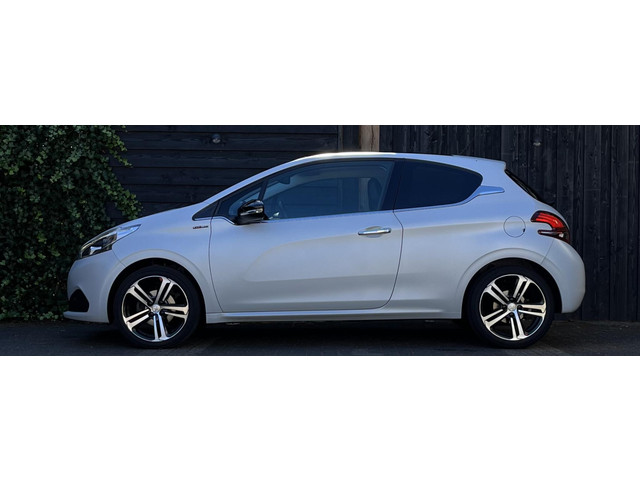 Foto 4 van Peugeot 208 1.2 PureTech GT-line 2017 JBL-SPEAKERS/PANODAK/PARELMOER
