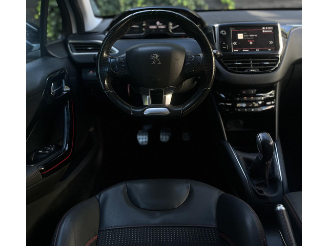 Foto 2 van Peugeot 208 1.2 PureTech GT-line 2017 JBL-SPEAKERS/PANODAK/PARELMOER