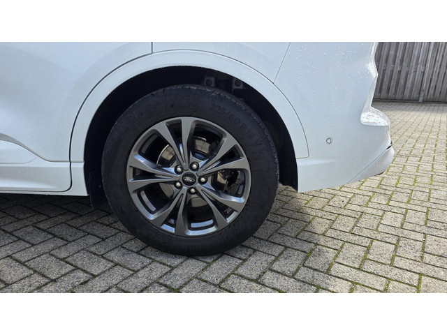 Foto 2 van Ford Kuga 1.5 EcoBoost ST-Line X 150pk Navi, Camera, Ad. Cruise, Pdc V+A, Head-Up, EL Klep.