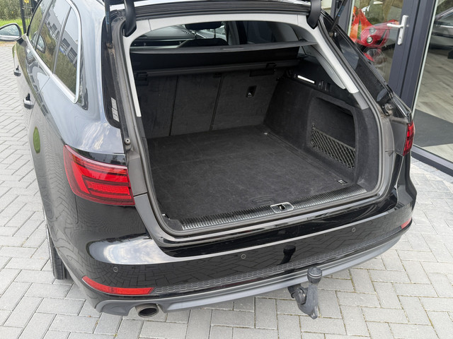 Foto 2 van Audi A4 Avant 1.4 TFSI Sport S line black edition Vitrual Display | Trekhaak | Nwe distributie