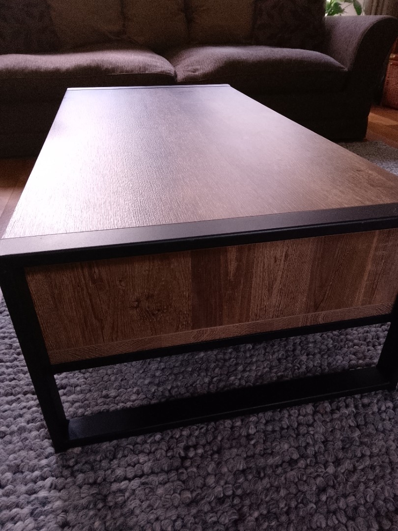 Industriële salontafel nieuw.