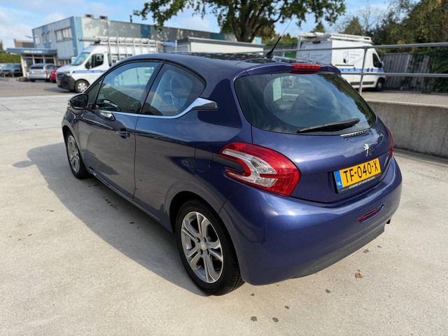 Foto 4 van Peugeot 208 1.4 VTi Allure