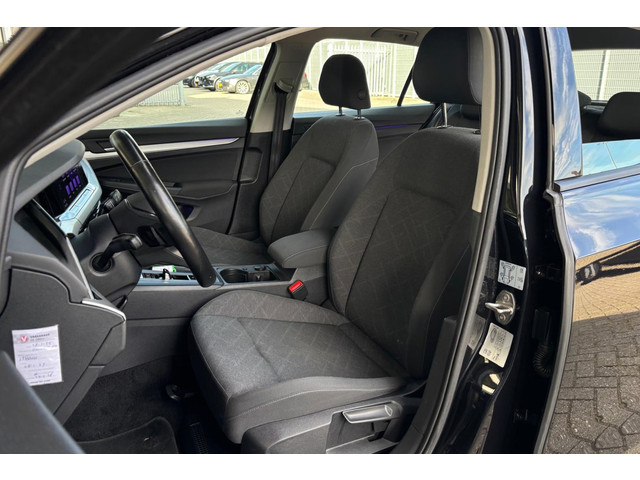 Foto 5 van Volkswagen Golf 1.5 eTSI Life DSG | CAMERA | VIRTUAL | SFEERVERLICHTING |