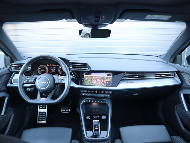 Foto 7 van Audi A3 Sportback 35 TFSI S edition | Pano | Sportstoelen en stuur | Camera
