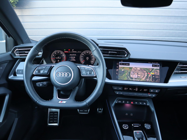Foto 6 van Audi A3 Sportback 35 TFSI S edition | Pano | Sportstoelen en stuur | Camera