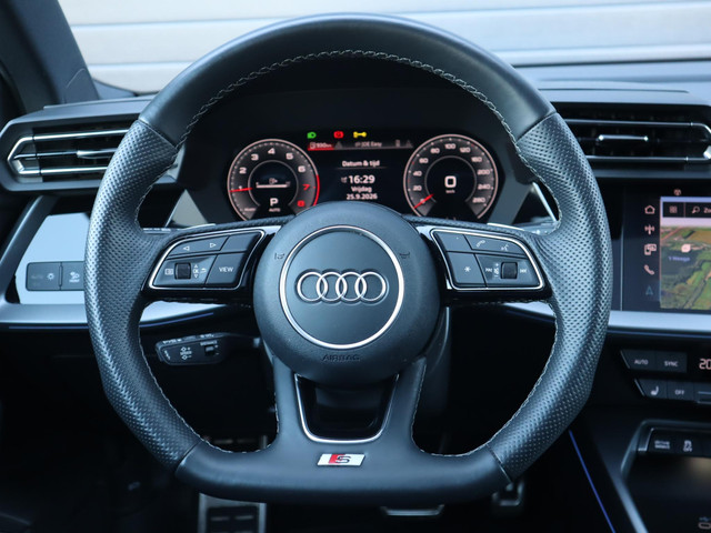 Foto 5 van Audi A3 Sportback 35 TFSI S edition | Pano | Sportstoelen en stuur | Camera