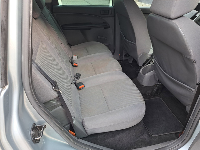 Foto 7 van Ford Focus C-Max 1.6-16V AMBIANCE 5 DEURS NIEUWSTAAT NIEUWE APK MET GROTE BEURT