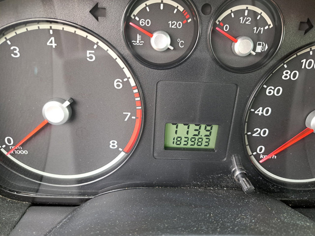 Foto 10 van Ford Focus C-Max 1.6-16V AMBIANCE 5 DEURS NIEUWSTAAT NIEUWE APK MET GROTE BEURT