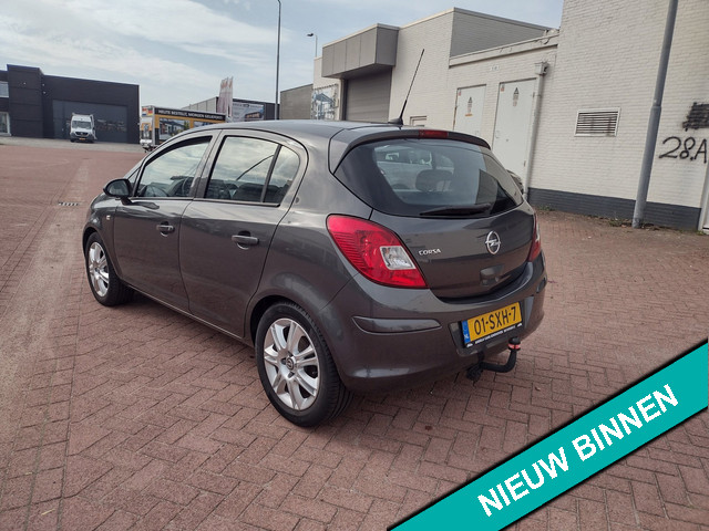 Foto 10 van Opel Corsa 1.2-16V Cosmo MOOIE AUTO BEL 0619590613 5 DRS AIRCO