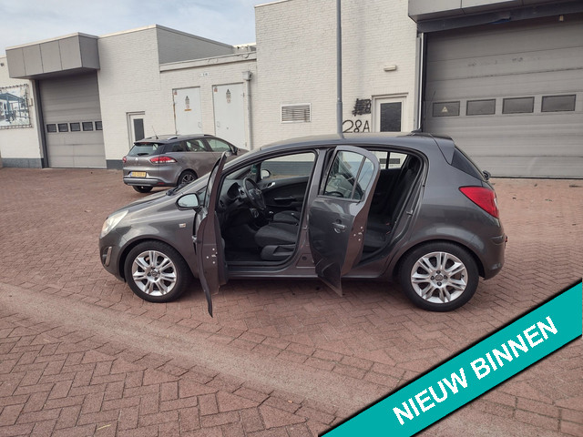 Foto 6 van Opel Corsa 1.2-16V Cosmo MOOIE AUTO BEL 0619590613 5 DRS AIRCO