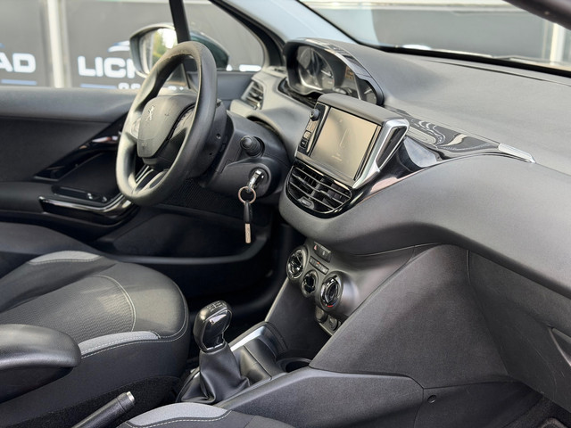 Foto 8 van Peugeot 208 1.2 PureTech Blue Lion NAP CARPLAY AIRCO NAVI PARKEERSENSOR