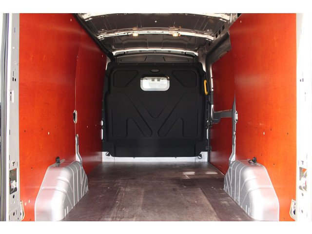 Foto 3 van Ford Transit 330 2.0TDCI 131pk L2H2 Trend | Camera | Trekhaak | Navi | Cruise | Lease 278,- p/m