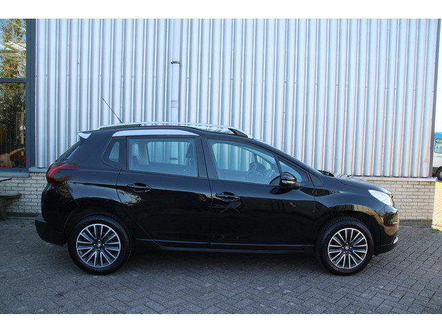 Foto 7 van Peugeot 2008 1.2 PureTech Blue Lion Automaat Airco Navi Carplay Trekhaak Zeer mooi