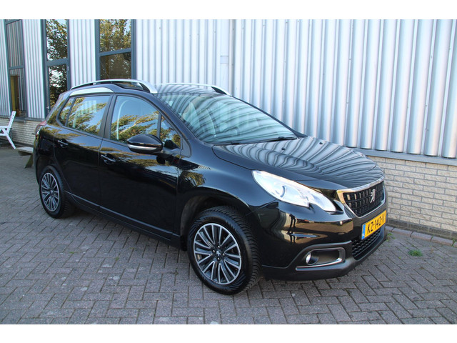 Foto 6 van Peugeot 2008 1.2 PureTech Blue Lion Automaat Airco Navi Carplay Trekhaak Zeer mooi