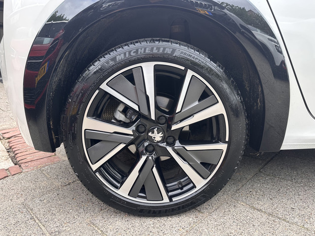 Foto 10 van Peugeot 208 1.2 PureTech GT-Line|101pk|Navi