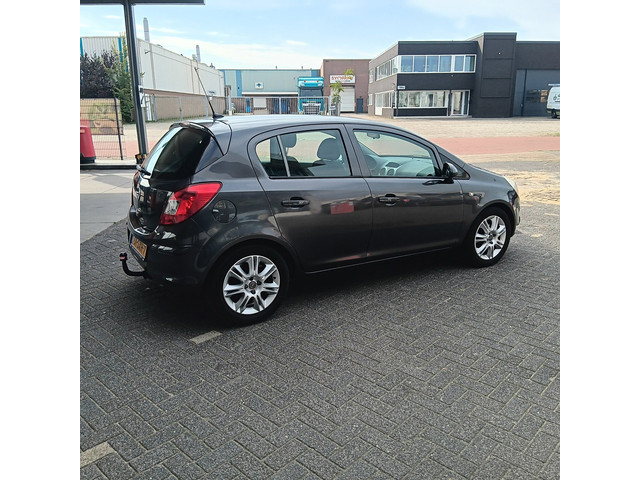 Opel Corsa 1.2-16V Cosmo