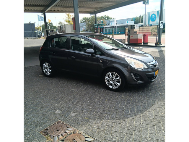 Foto 2 van Opel Corsa 1.2-16V Cosmo