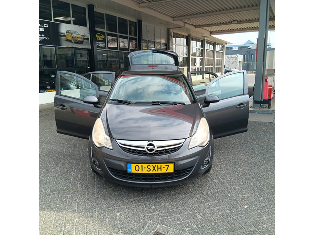 Foto 6 van Opel Corsa 1.2-16V Cosmo