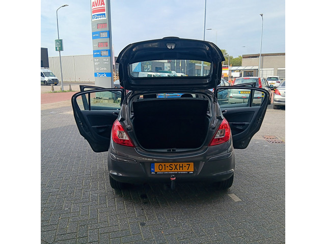 Foto 7 van Opel Corsa 1.2-16V Cosmo