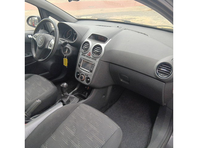 Foto 8 van Opel Corsa 1.2-16V Cosmo