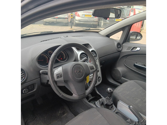 Foto 9 van Opel Corsa 1.2-16V Cosmo
