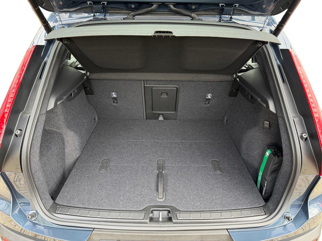 Foto 4 van Volvo XC40 2.0 B4 Plus Dark l Schuif/Kantel dak l