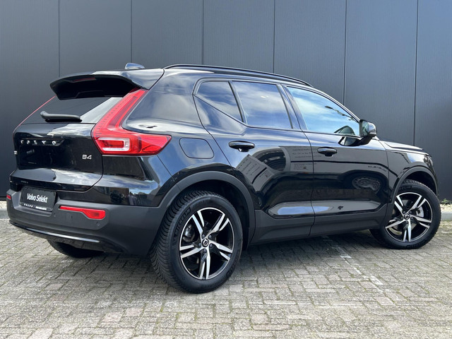 Foto 2 van Volvo XC40 2.0 B4 Plus Dark 360 camera / Harman Kardon/ 2 elektrische stoelen / intellisafe / climat