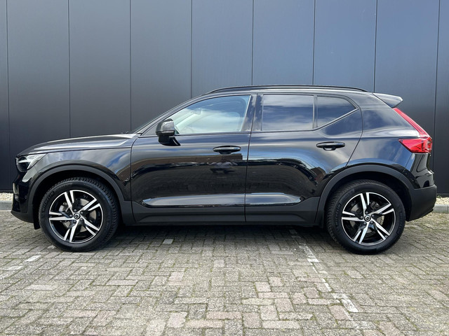 Foto 7 van Volvo XC40 2.0 B4 Plus Dark 360 camera / Harman Kardon/ 2 elektrische stoelen / intellisafe / climat