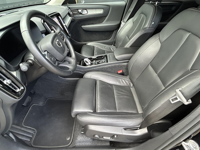 Foto 8 van Volvo XC40 2.0 B4 Plus Dark 360 camera / Harman Kardon/ 2 elektrische stoelen / intellisafe / climat
