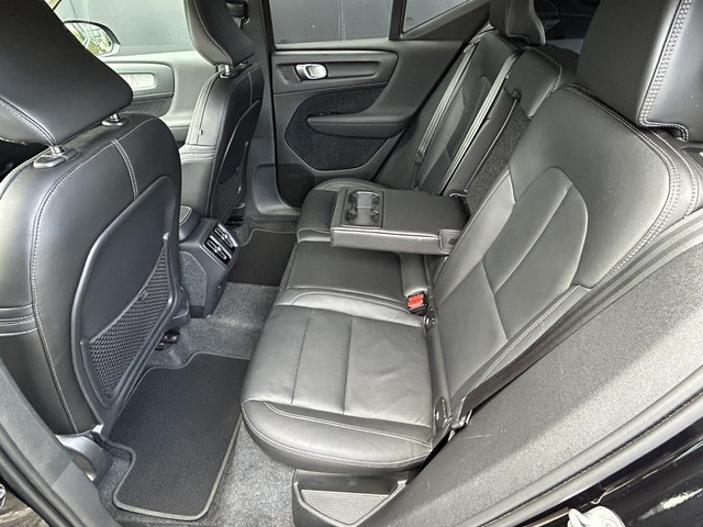 Foto 9 van Volvo XC40 2.0 B4 Plus Dark 360 camera / Harman Kardon/ 2 elektrische stoelen / intellisafe / climat