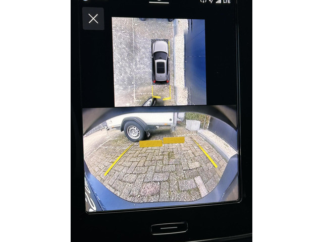 Foto 10 van Volvo XC40 2.0 B4 Plus Dark 360 camera / Harman Kardon/ 2 elektrische stoelen / intellisafe / climat