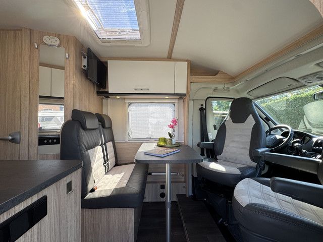 Foto 3 van Sunlight V66 Adventure Edition COMPACT CAMPER 140 pk Euro 6 Citroen Jumper **Enkele bedden/Memo chas