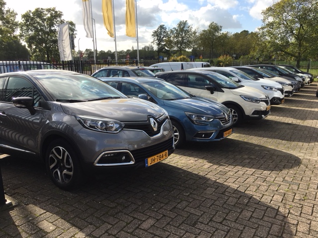 Foto 4 van Renault Clio 1.2 TCe Collection 100PK 1e EIGENAAR | DEALER ONDERHOUDEN | AIRCO | CRUISE | NAVI | LM