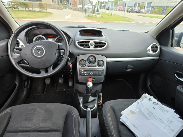 Foto 2 van Renault Clio 1.5 dCi Collection apk 13-09-2027
