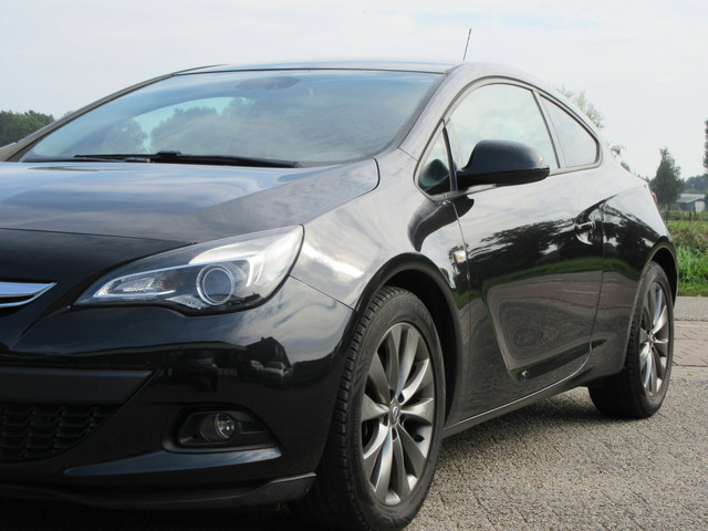Foto 2 van Opel Astra GTC 1.4 Turbo Design Edition