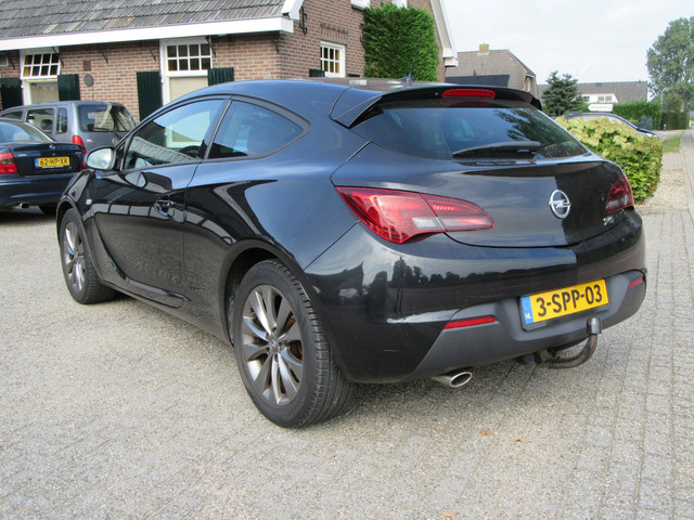 Foto 7 van Opel Astra GTC 1.4 Turbo Design Edition