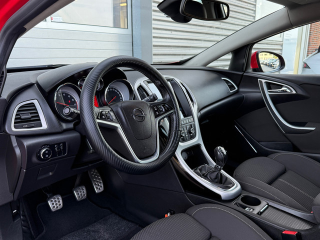 Foto 2 van Opel Astra GTC 1.4 Turbo Sport! Airco! Cruise! Carplay!