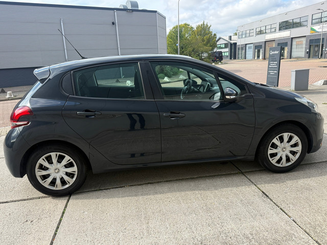 Foto 9 van Peugeot 208 1.2 PureTech Blue Lion Scherm AIRCO APK 2027 5DR
