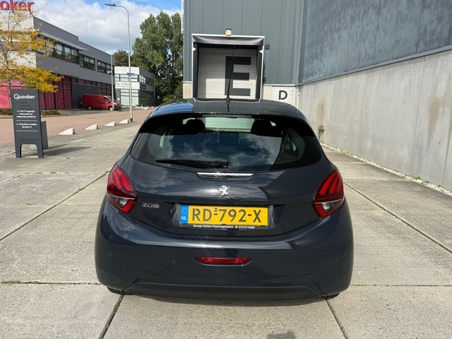 Foto 7 van Peugeot 208 1.2 PureTech Blue Lion Scherm AIRCO APK 2027 5DR