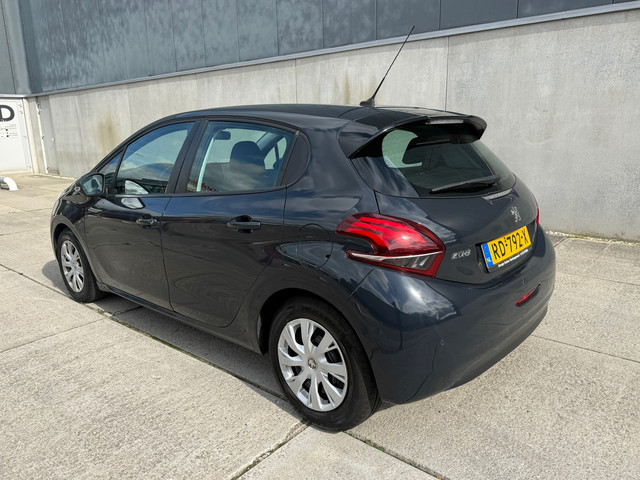 Foto 6 van Peugeot 208 1.2 PureTech Blue Lion Scherm AIRCO APK 2027 5DR