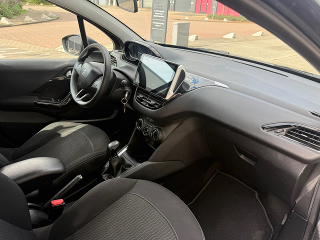 Foto 3 van Peugeot 208 1.2 PureTech Blue Lion Scherm AIRCO APK 2027 5DR