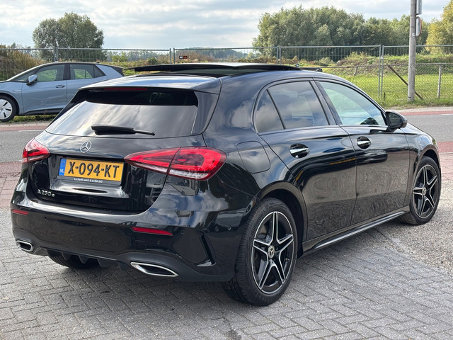 Foto 10 van Mercedes-Benz A-klasse 250 e AMG Line panorama dak! Nieuwstaat!