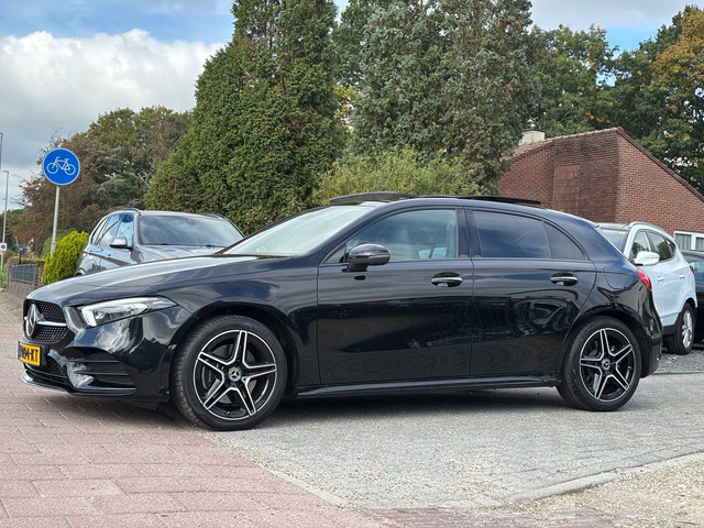 Foto 9 van Mercedes-Benz A-klasse 250 e AMG Line panorama dak! Nieuwstaat!