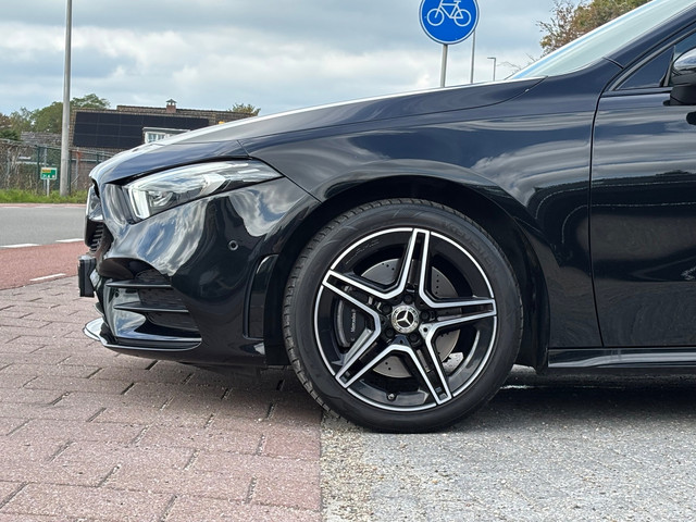 Foto 8 van Mercedes-Benz A-klasse 250 e AMG Line panorama dak! Nieuwstaat!