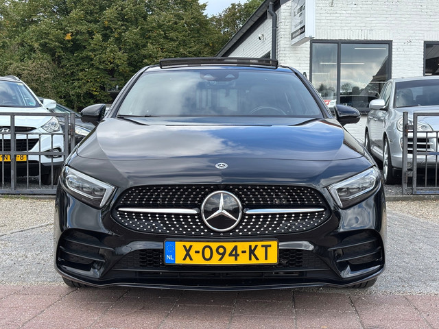 Foto 4 van Mercedes-Benz A-klasse 250 e AMG Line panorama dak! Nieuwstaat!