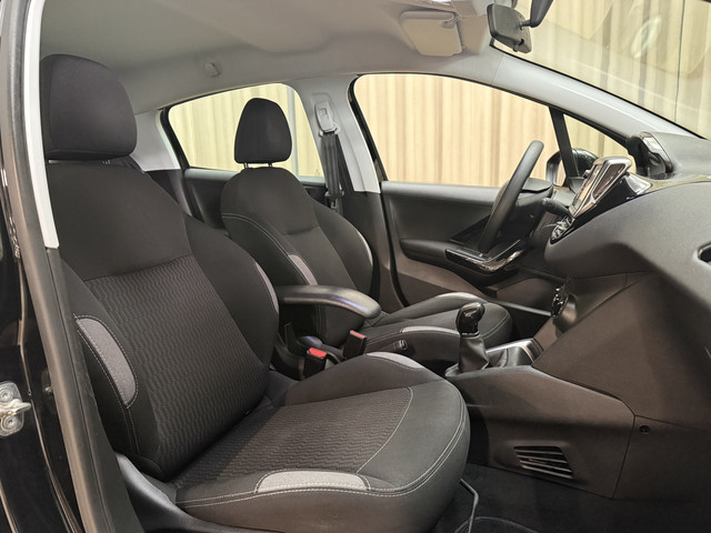 Foto 4 van Peugeot 208 1.2 PureTech Blue Lion Org.NL! / 82PK / Carplay / DAB / Navigatie / Cruise / Airco / PDC
