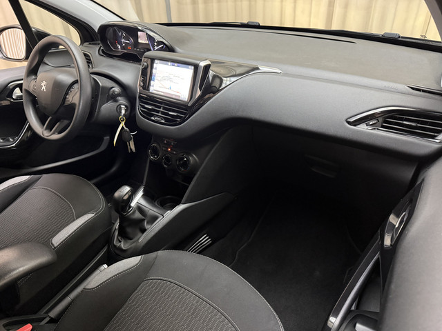 Foto 9 van Peugeot 208 1.2 PureTech Blue Lion Org.NL! / 82PK / Carplay / DAB / Navigatie / Cruise / Airco / PDC